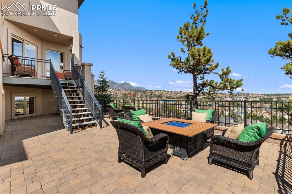 Image 41 of 50: Patio