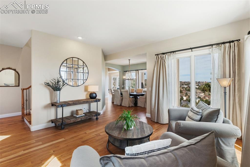 Image 8 of 50: Living Room