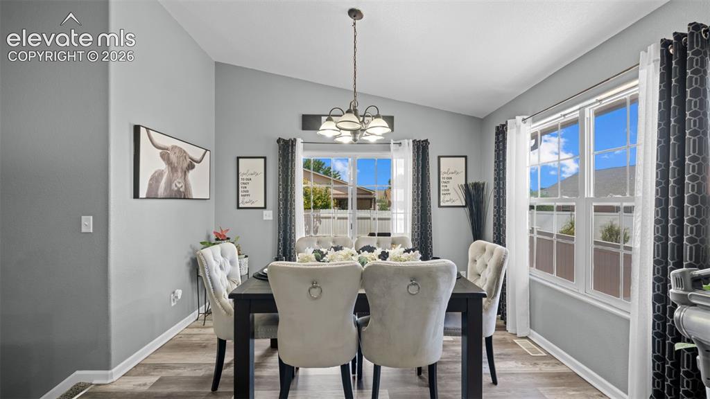 Image 11 of 42: Dining Area