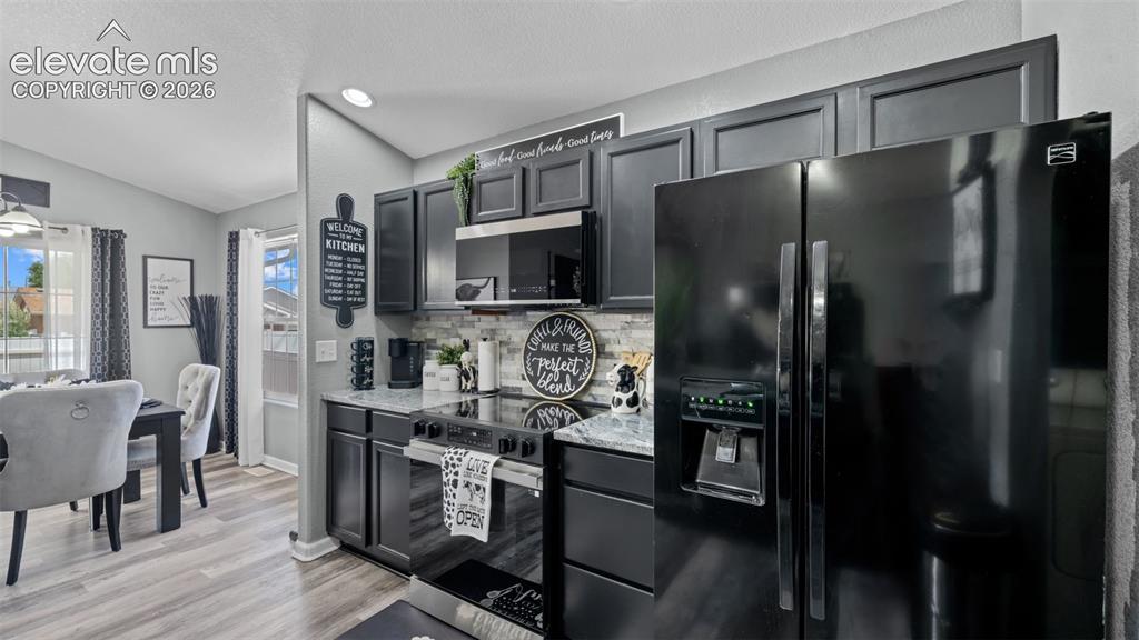 Image 15 of 42: Kitchen