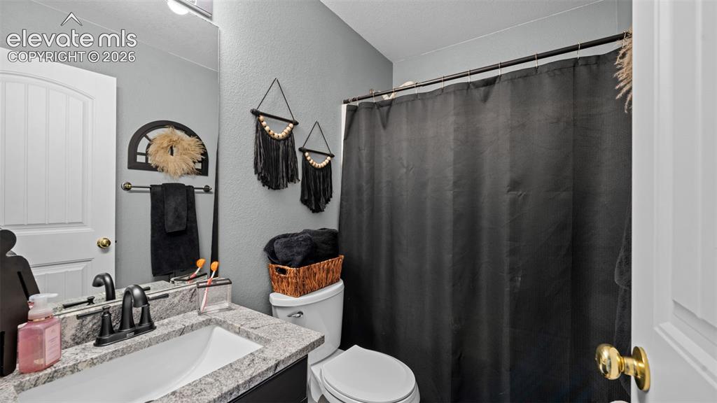 Image 18 of 42: Bathroom