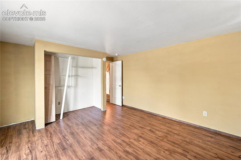 Image 17 of 32: Bedroom