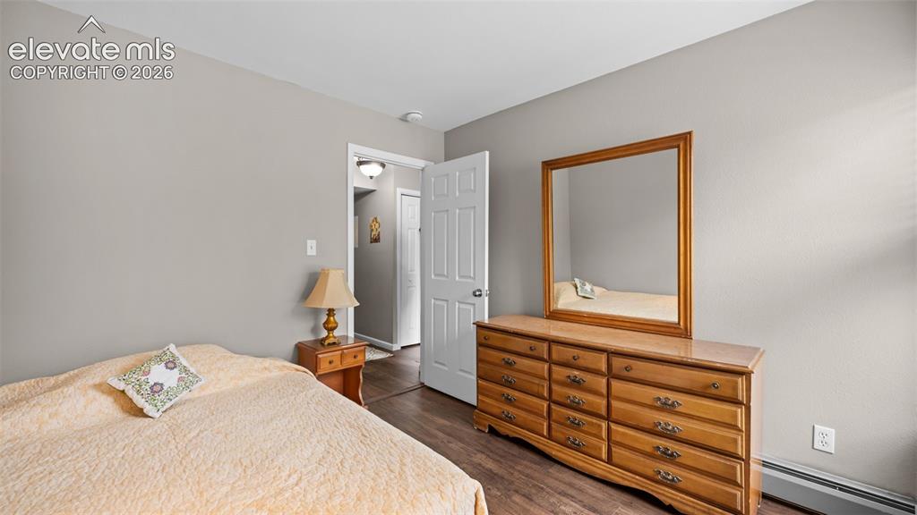 Image 11 of 32: Bedroom
