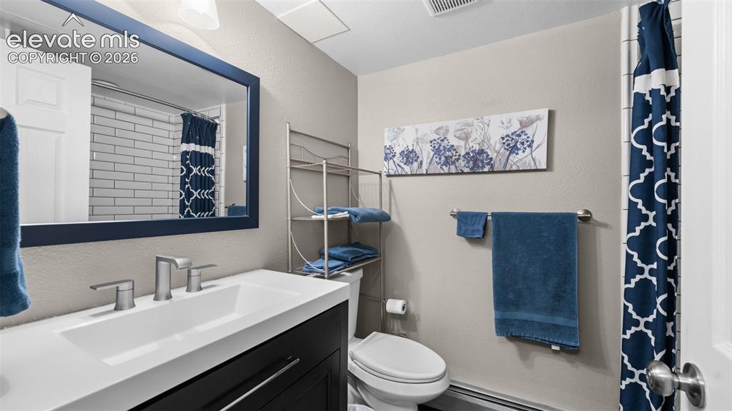 Image 12 of 32: Bathroom