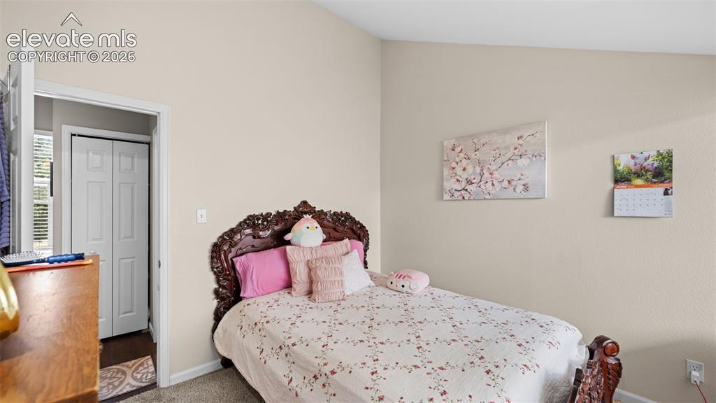 Image 15 of 32: Bedroom