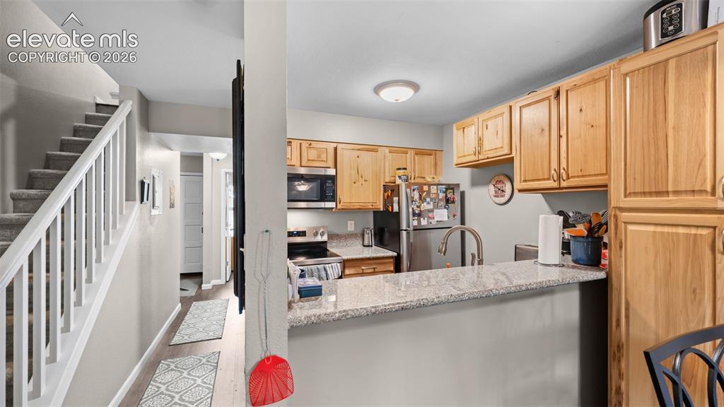 Image 9 of 32: Kitchen