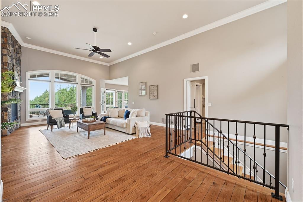 Image 10 of 50: Living Room