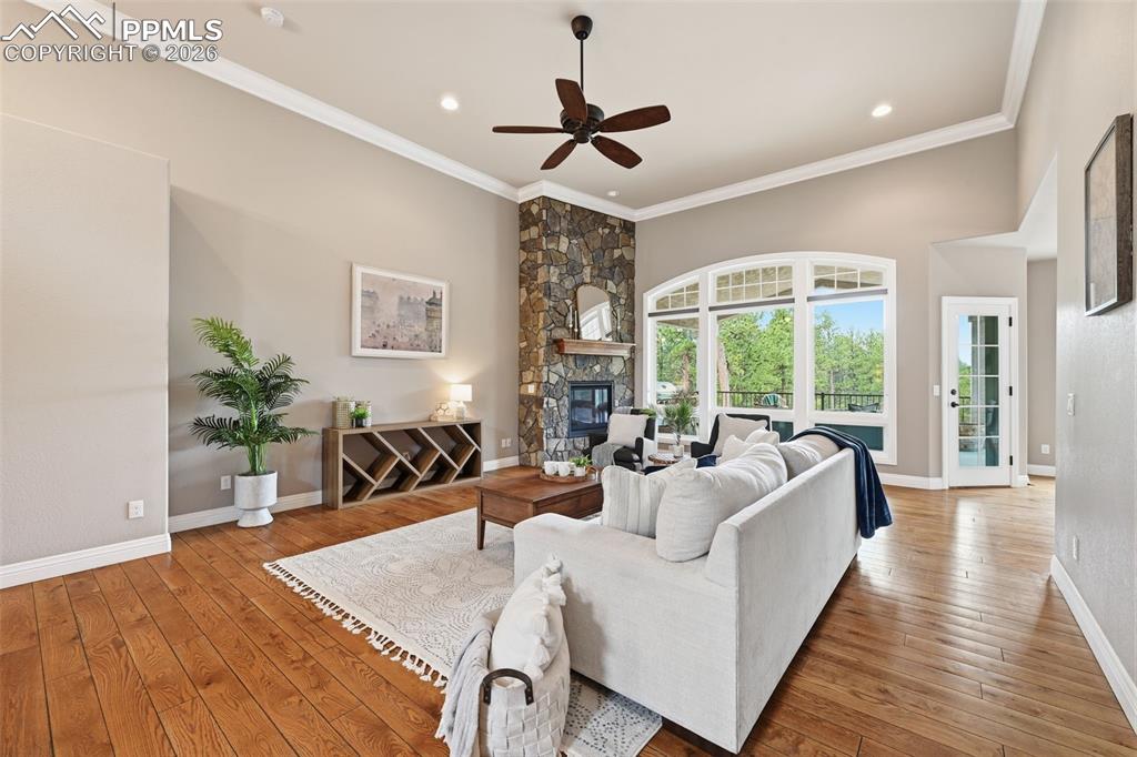 Image 11 of 50: Living Room