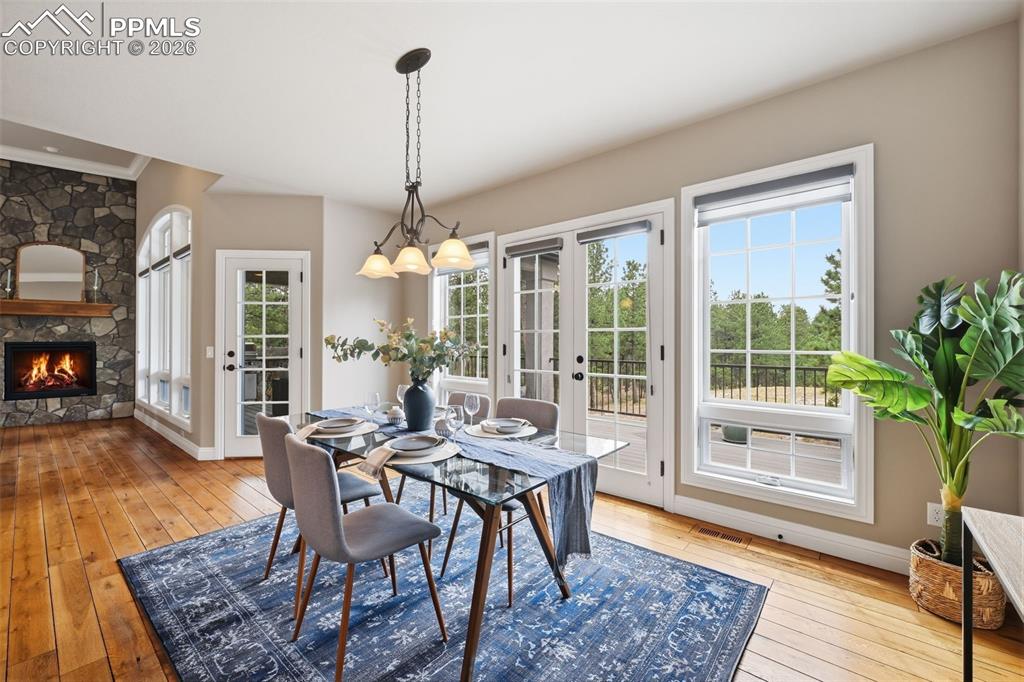 Image 12 of 50: Dining Area