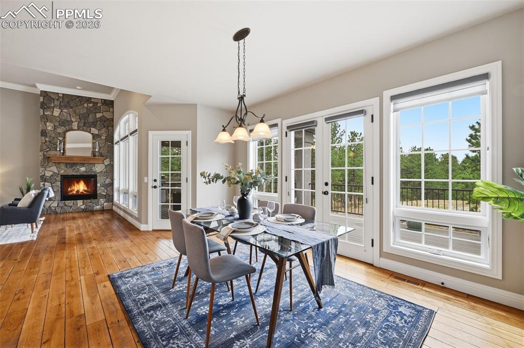 Image 13 of 50: Dining Area