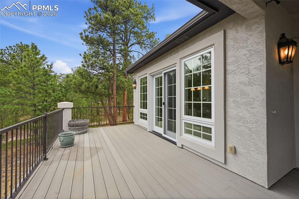 Image 23 of 50: Deck