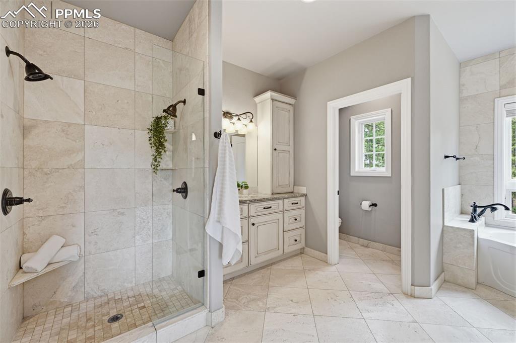 Image 29 of 50: Bathroom