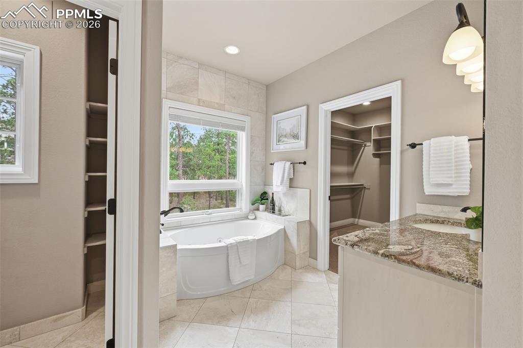 Image 30 of 50: Bathroom