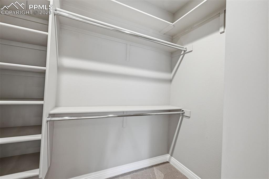 Image 33 of 50: Closet