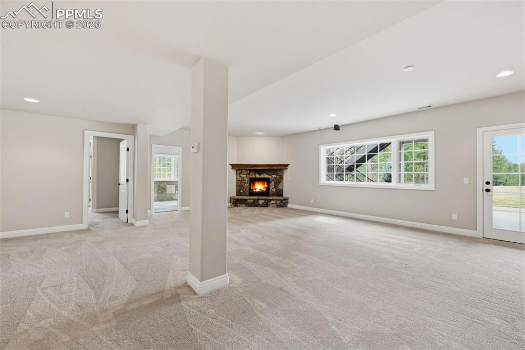 Image 39 of 50: Living Room