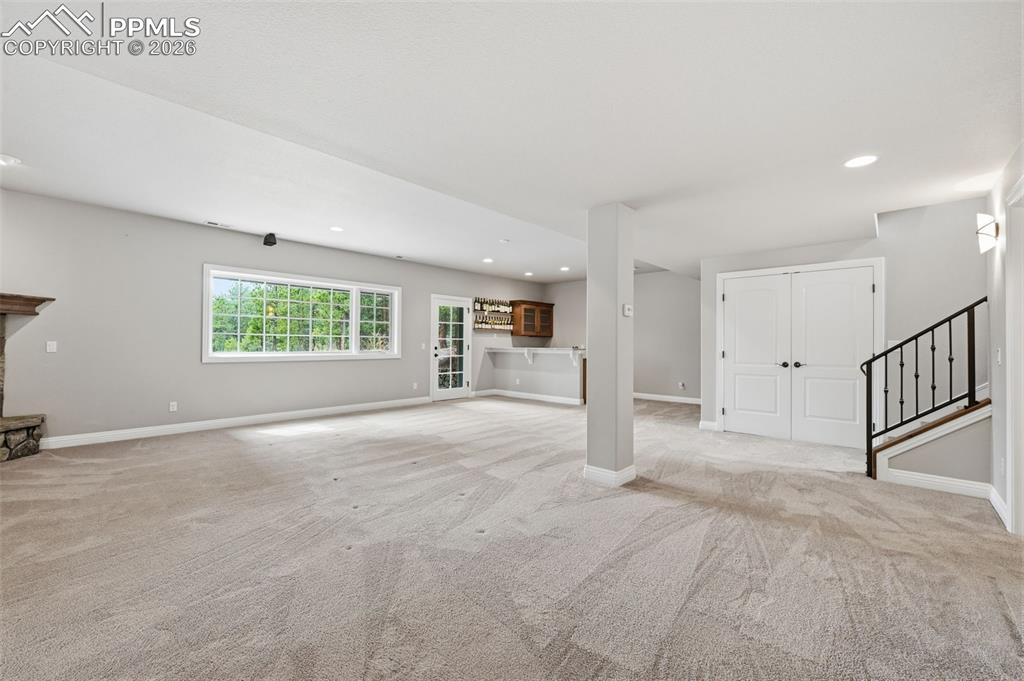 Image 41 of 50: Living Room