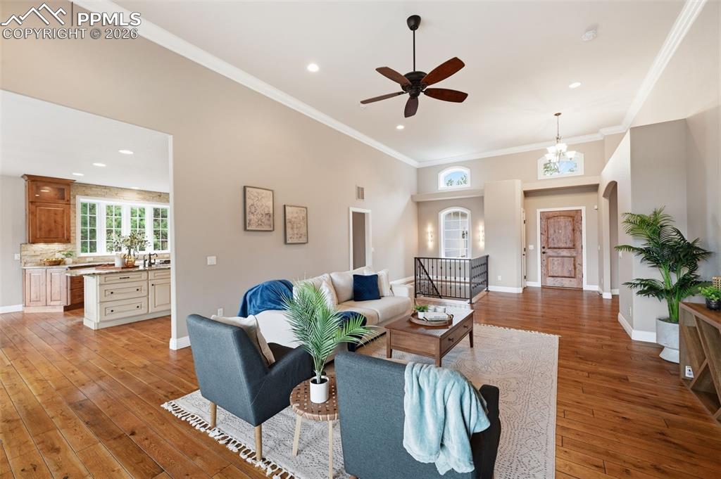 Image 6 of 50: Living Room