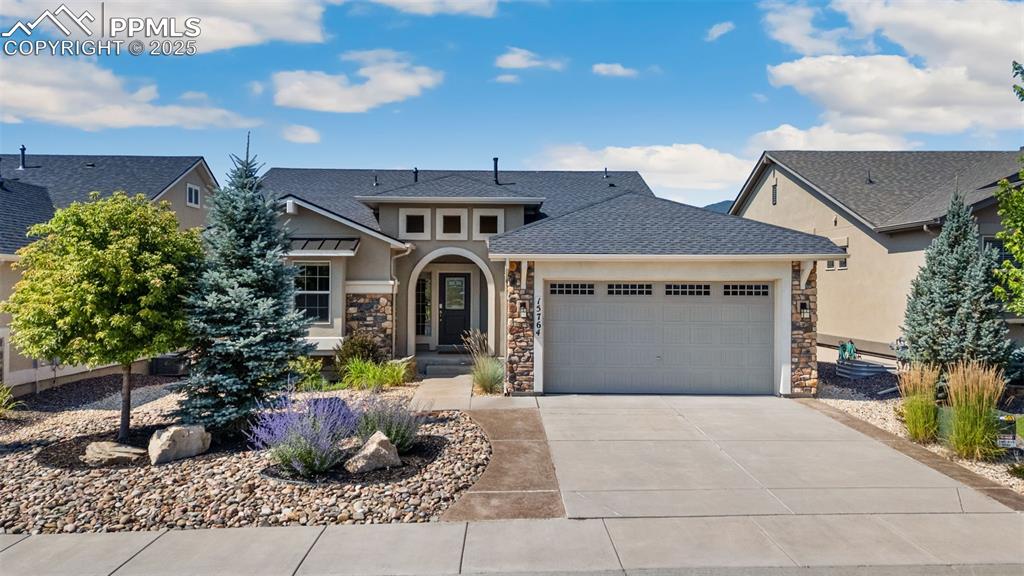 Image 5 of 50: Elegant 4 Bedroom Home - Shows Like A Model Home