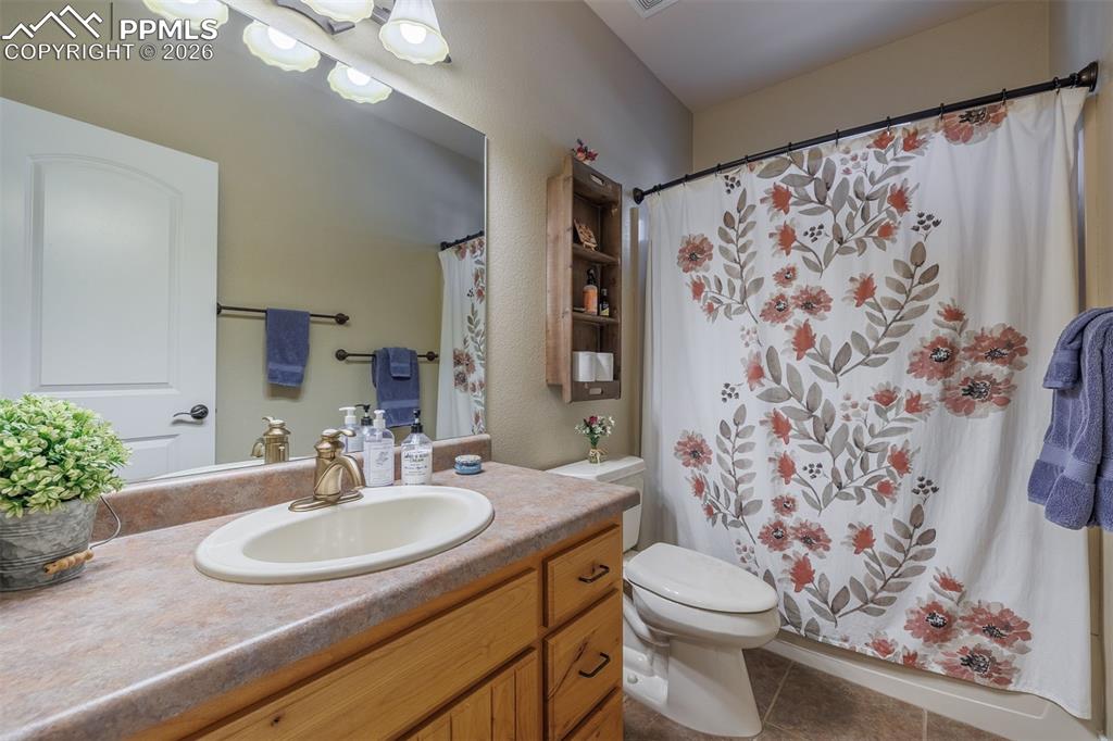 Image 27 of 38: Bathroom