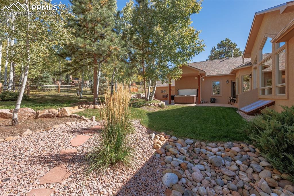 Image 28 of 38: Yard