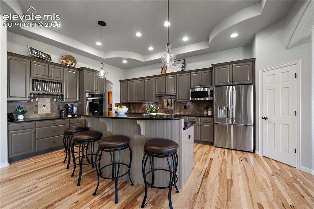 Image 12 of 50: Kitchen
