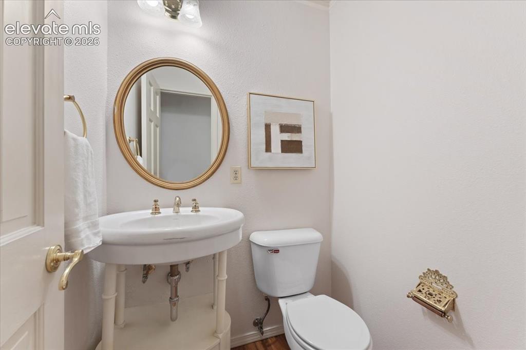 Image 19 of 47: Bathroom