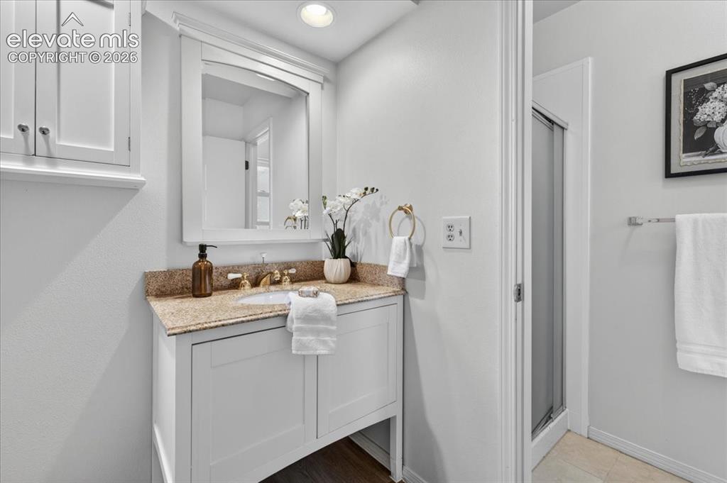 Image 34 of 47: Bathroom