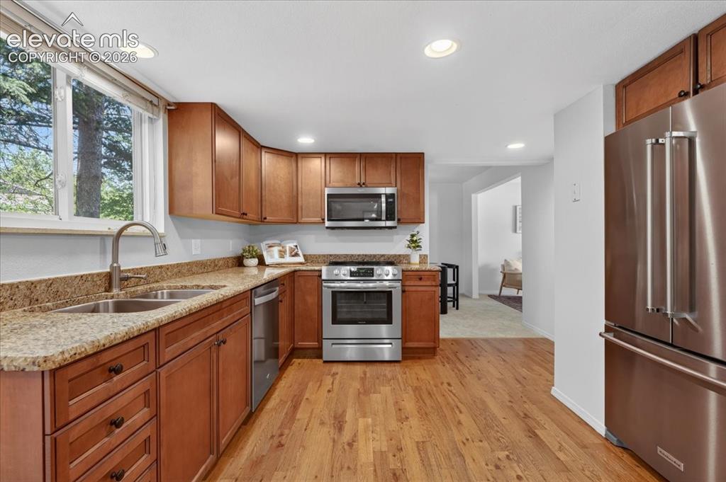 Image 7 of 47: Kitchen