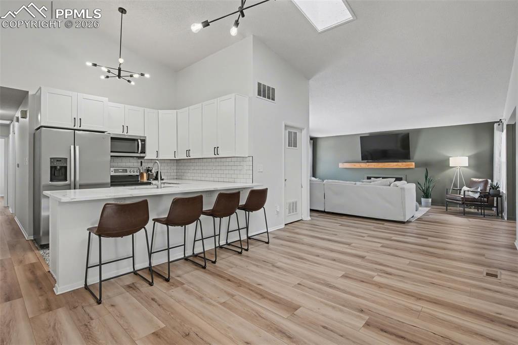 Image 11 of 23: Kitchen