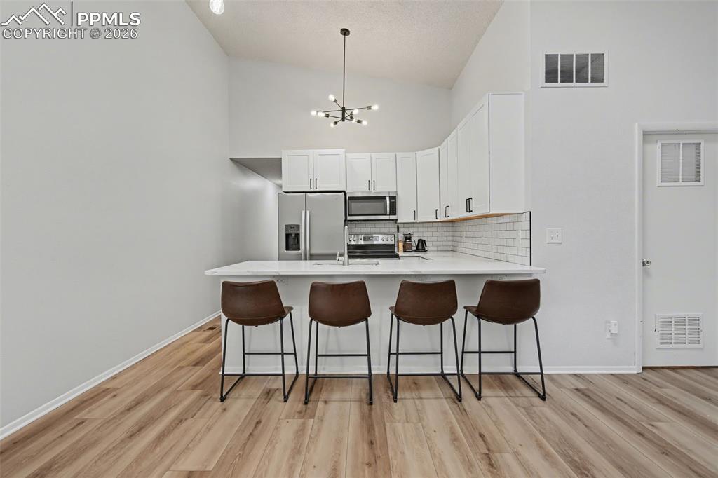 Image 12 of 23: Kitchen