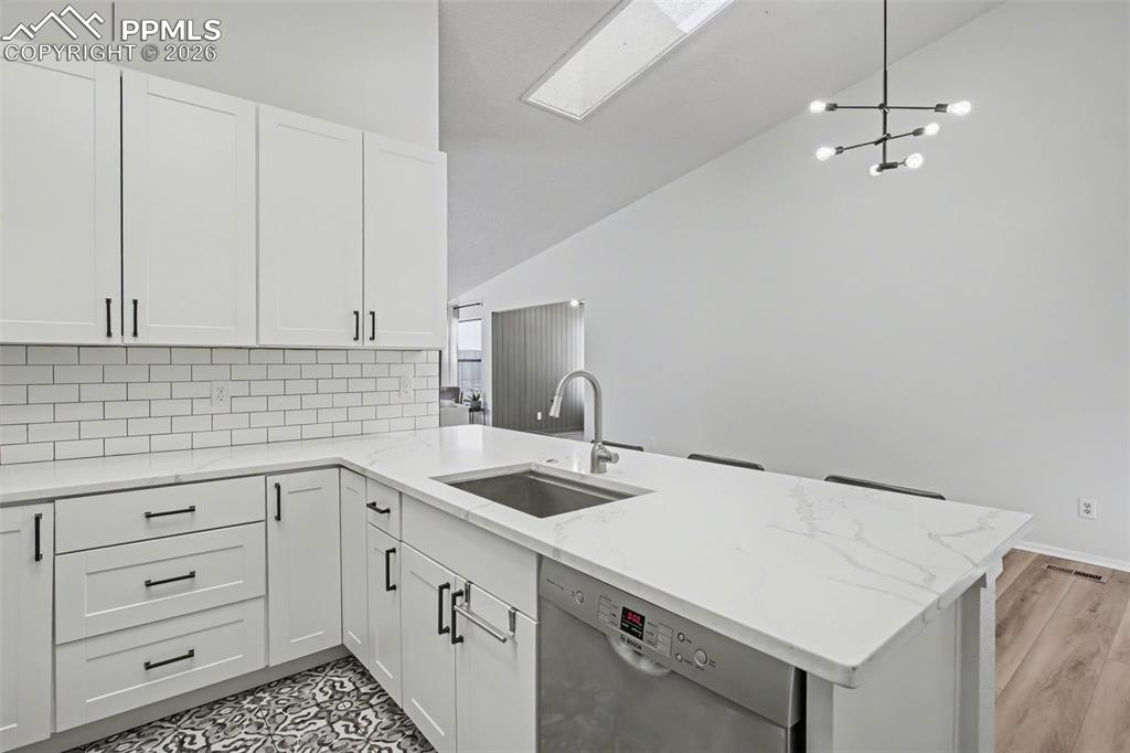 Image 13 of 23: Kitchen