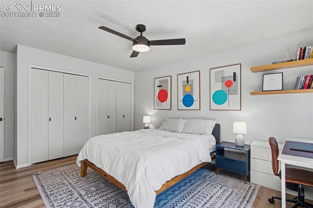 Image 16 of 23: Bedroom