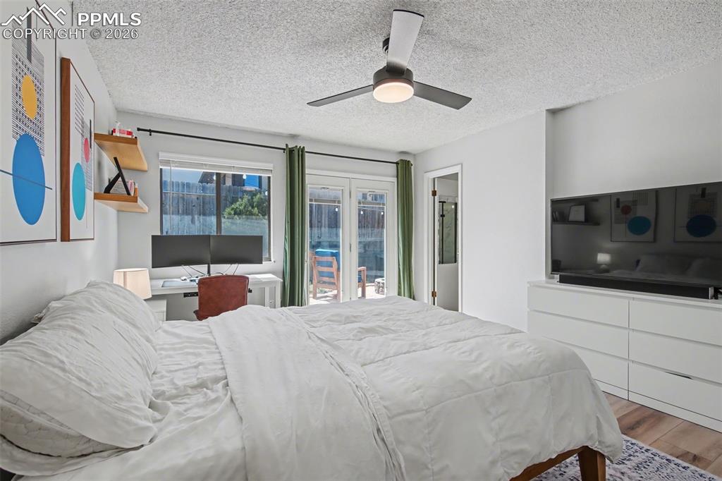 Image 17 of 23: Bedroom