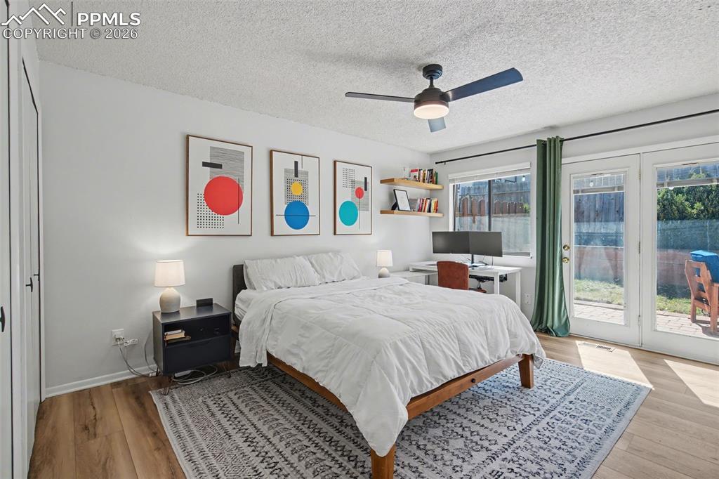 Image 18 of 23: Bedroom