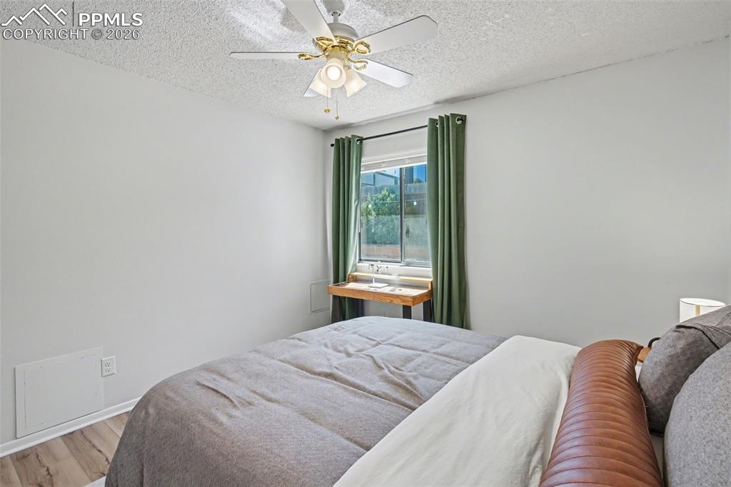 Image 22 of 23: Bedroom