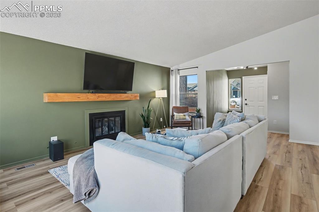 Image 6 of 23: Living Room