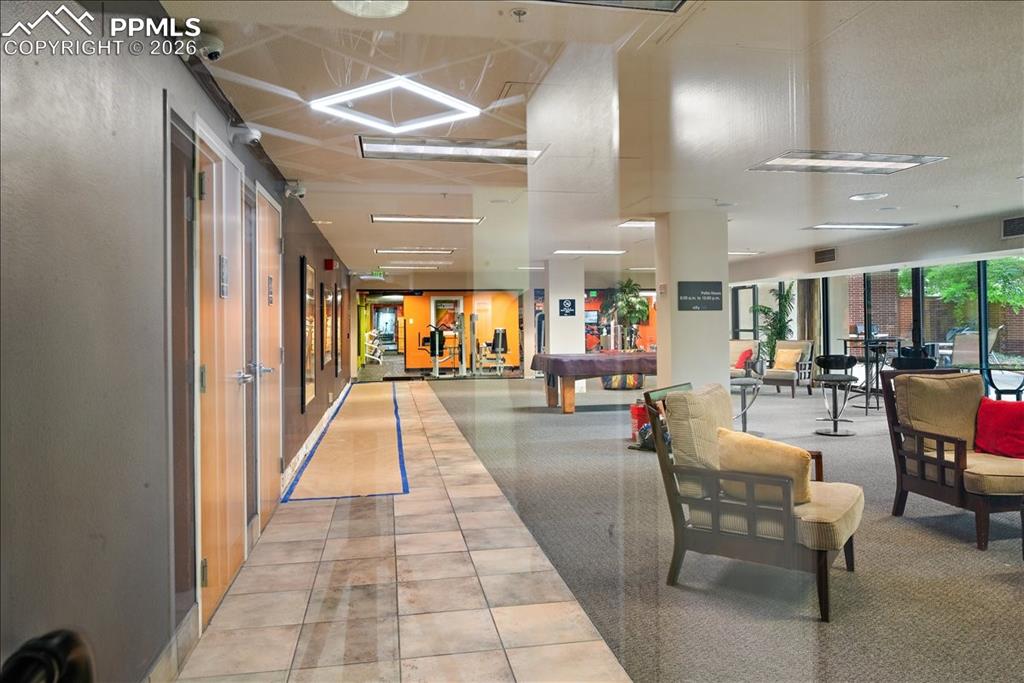 Image 10 of 45: Lobby