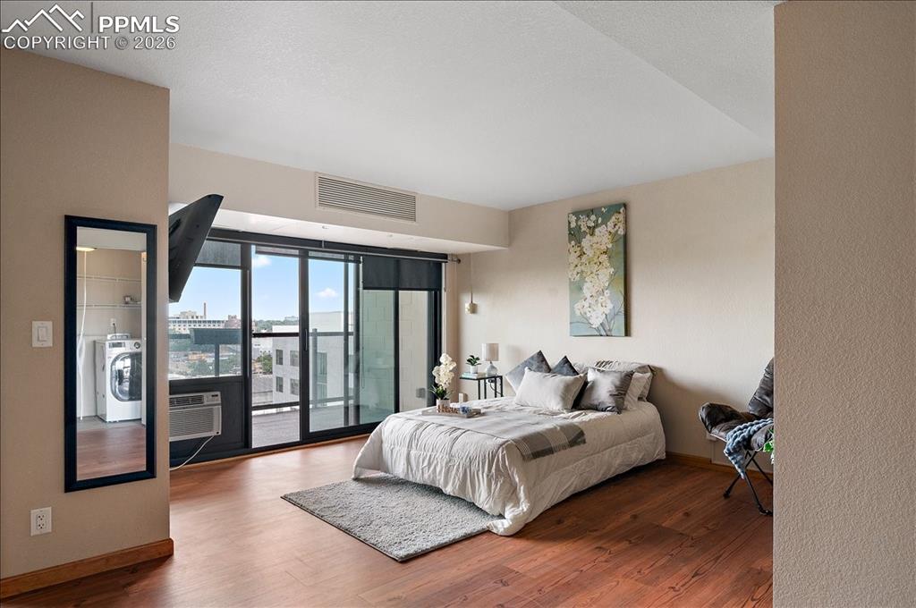 Image 17 of 45: Bedroom