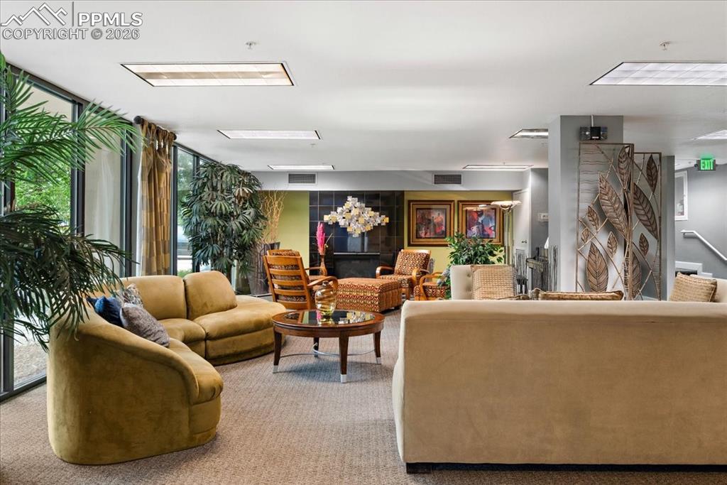 Image 2 of 45: Lobby