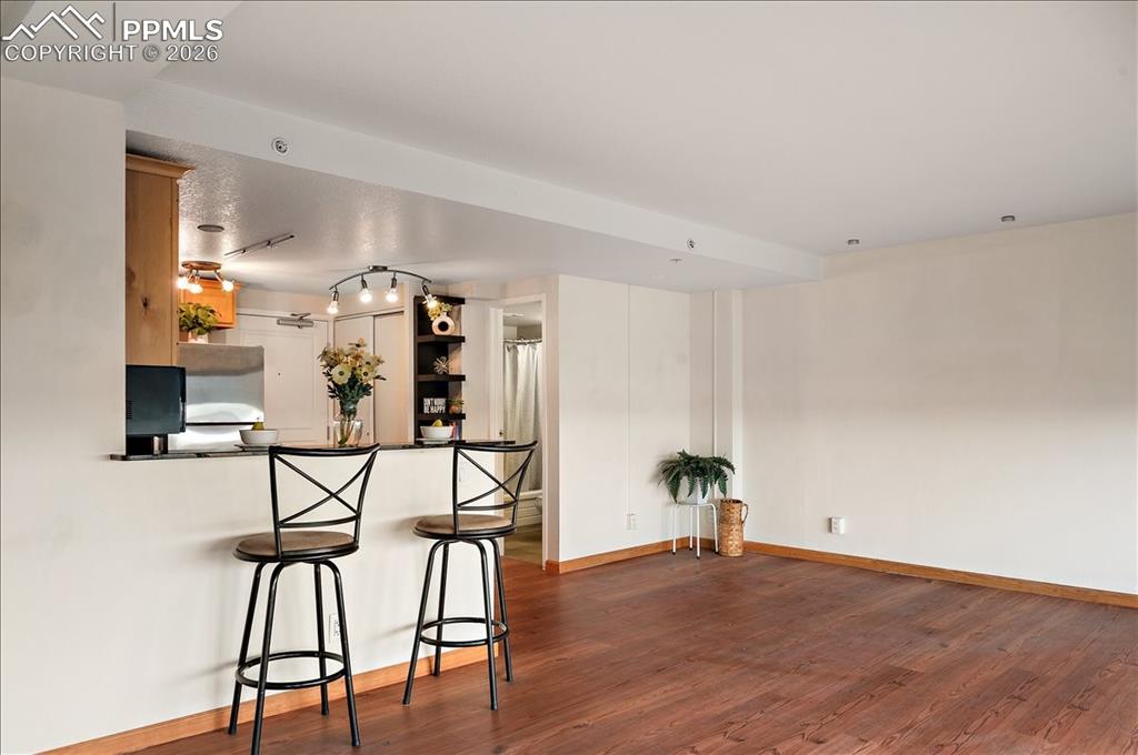 Image 25 of 45: Kitchen