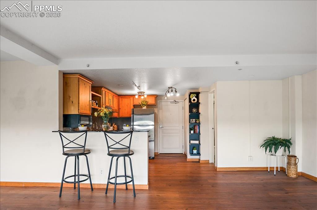 Image 27 of 45: Kitchen