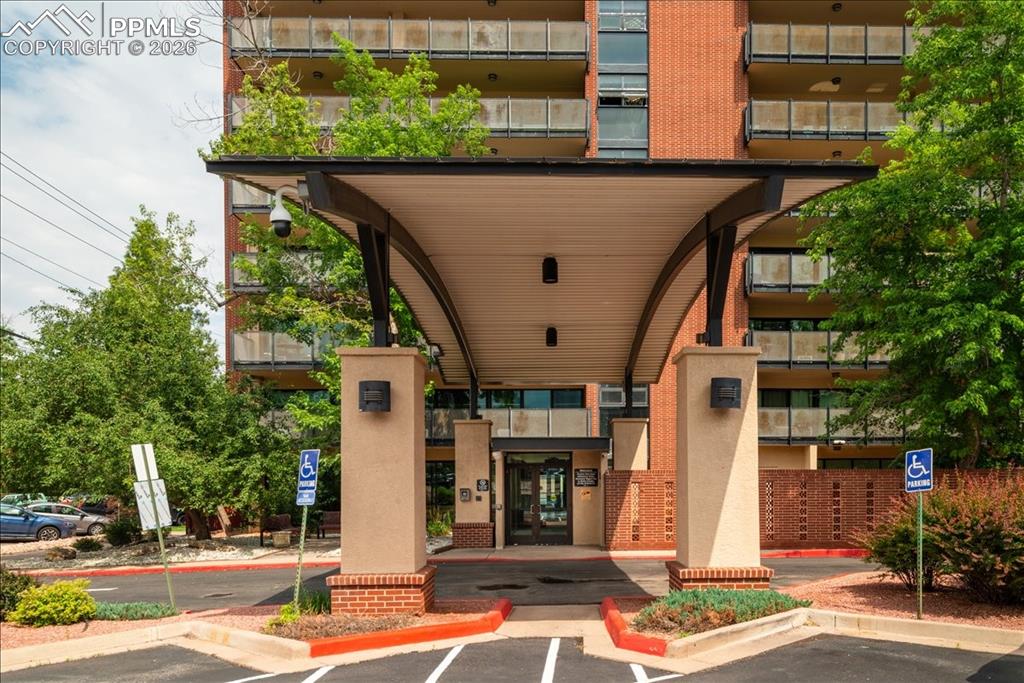 Image 36 of 45: Entry