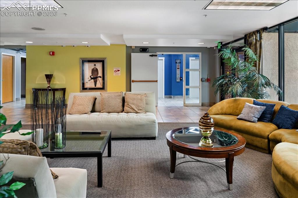 Image 6 of 45: Lobby