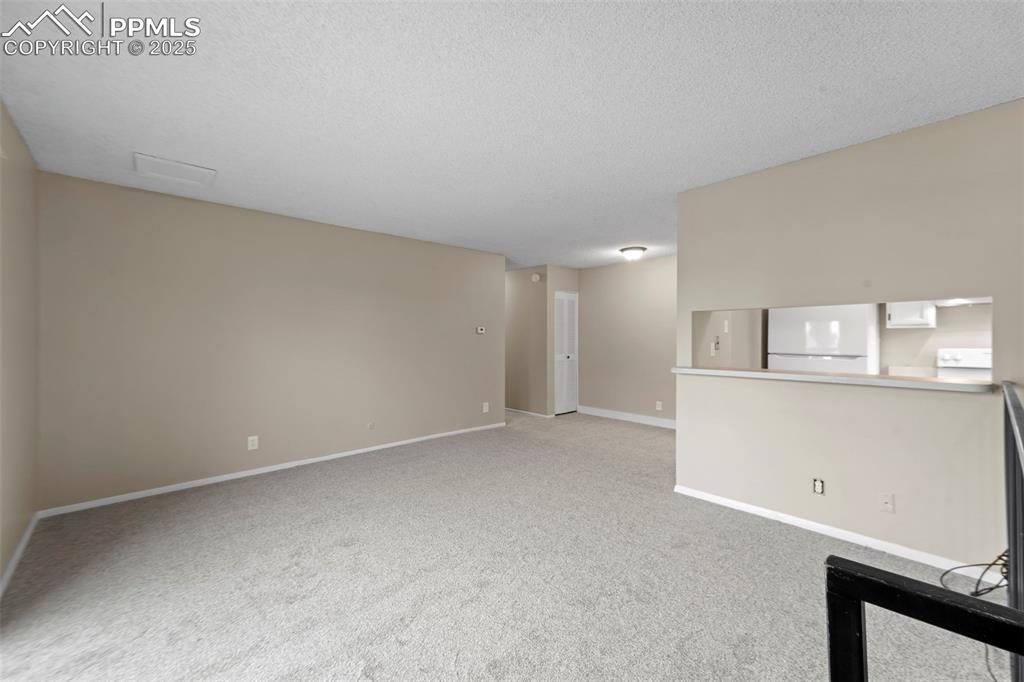 Image 4 of 18: Living Room