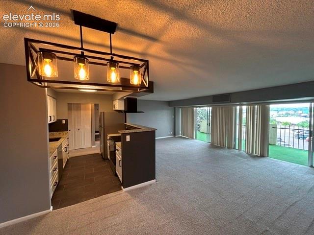 Image 11 of 30: Kitchen