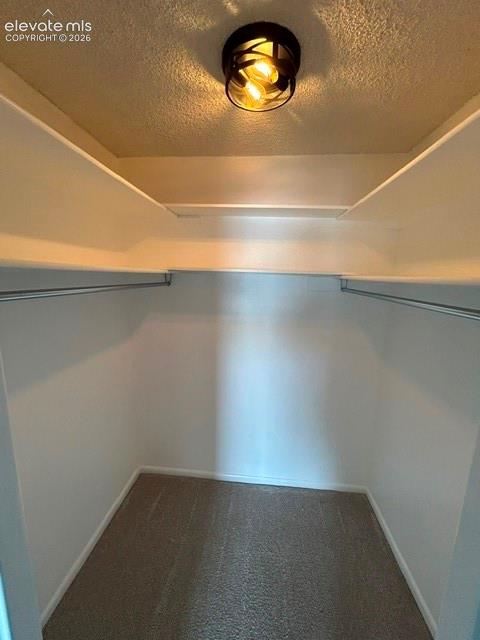 Image 21 of 30: Closet