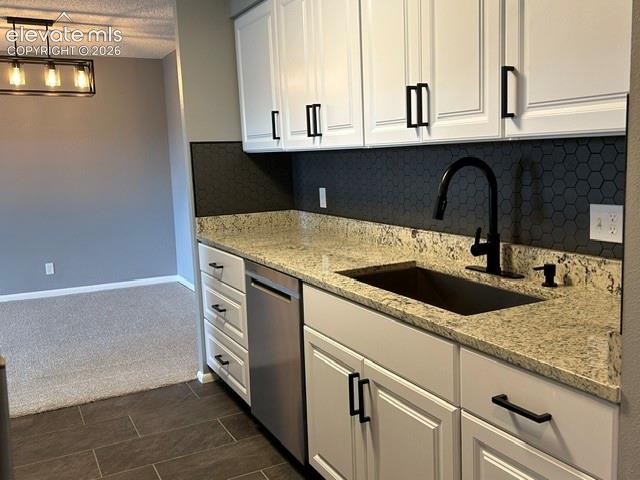 Image 3 of 30: Kitchen