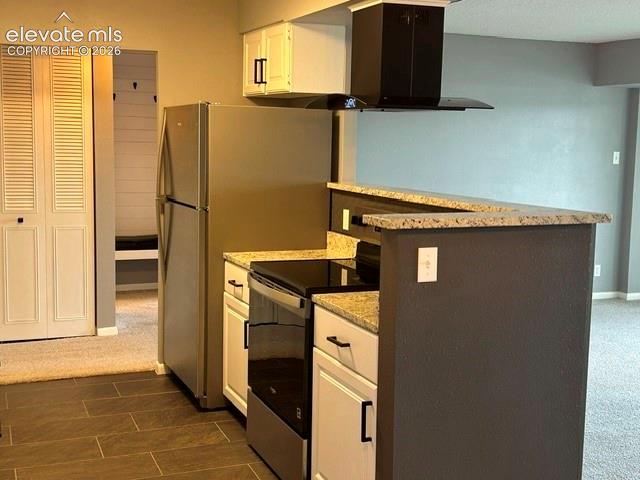Image 5 of 30: Kitchen