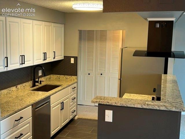 Image 6 of 30: Kitchen