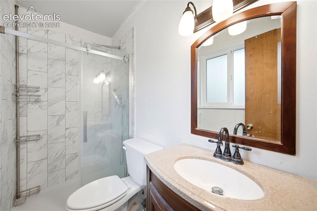 Image 14 of 41: Bathroom